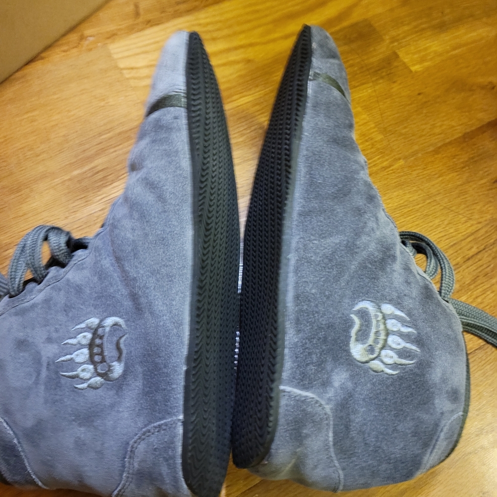 Barefoot Ursus weightlifting shoes